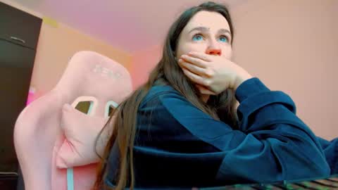 Snapshot of ameli_moon chatting on 04/15/26, 08:09 Eileen online show from 04/15/26, 08:09