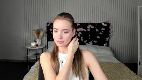 Snapshot of ameli_povilainn chatting on 11/28/25, 11:35 Ameli online show from 11/28/25, 11:35