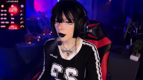 Amelia Aley  online show from 10/26/25, 10:21