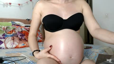 Snapshot of amelia_bella chatting on 06/22/26, 02:35 amelia online show from 06/22/26, 02:35