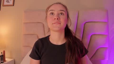 Snapshot of amelia_saenz_ chatting on 02/22/26, 11:42 Amelia online show from 02/22/26, 11:42