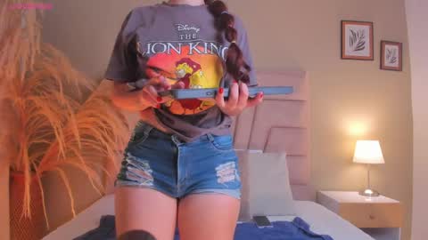 Snapshot of amelia_saenz_ chatting on 04/01/26, 06:27 Amelia online show from 04/01/26, 06:27