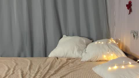 Anna online show from 10/29/25, 02:47