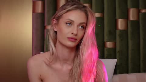 Amelia online show from 01/16/25, 09:16