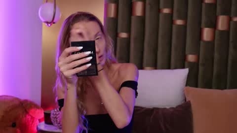 Amelia online show from 09/24/25, 04:16