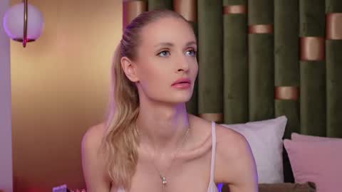 Amelia online show from 12/04/25, 06:34