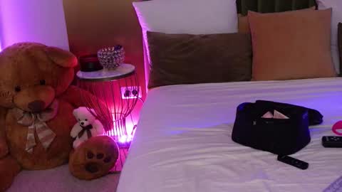 Amelia online show from 02/17/26, 07:38