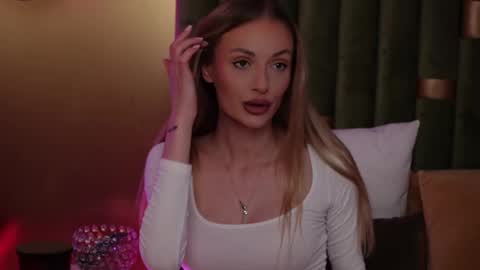 Amelia online show from 04/10/26, 05:23