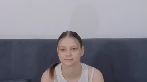 5th day here my name Jennie online show from 02/19/26, 10:06