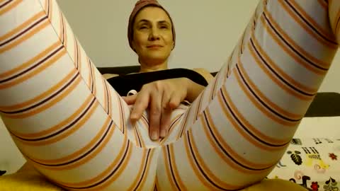 Snapshot of ameliaisme chatting on 10/05/25, 11:02 AME or Amelia online show from 10/05/25, 11:02