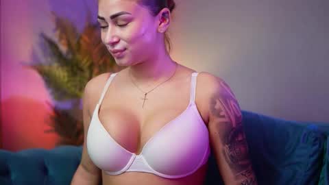  Amelia  online show from 11/09/25, 09:35