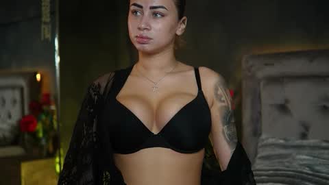  Amelia  online show from 11/18/25, 10:36