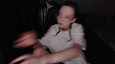 Amelia online show from 11/25/25, 01:38