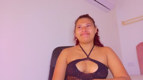 Snapshot of amelialaurent_ chatting on 06/20/26, 05:38 amelialaurent_ online show from 06/20/26, 05:38