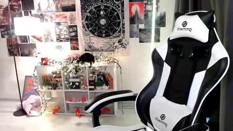 Amelia online show from 11/08/25, 08:03