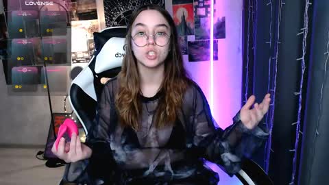 Amelia online show from 04/16/26, 12:28