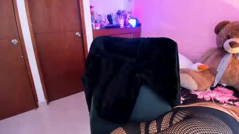 Snapshot of ameliamedina chatting on 09/17/25, 06:15 I am Ame Nice to meet you online show from 09/17/25, 06:15