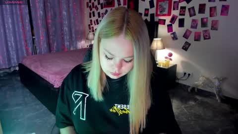 Snapshot of ameliamerris chatting on 04/02/26, 08:39 Amelia online show from 04/02/26, 08:39