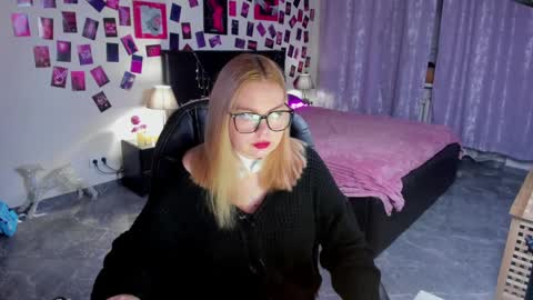 Snapshot of ameliamerris chatting on 04/08/26, 10:43 Amelia online show from 04/08/26, 10:43