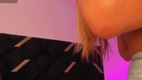 Snapshot of amelie_loove chatting on 03/24/26, 12:10 Amelie online show from 03/24/26, 12:10