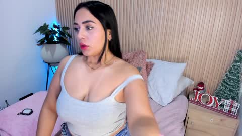 Snapshot of amelie_x chatting on 12/20/24, 04:36 Amelie online show from 12/20/24, 04:36