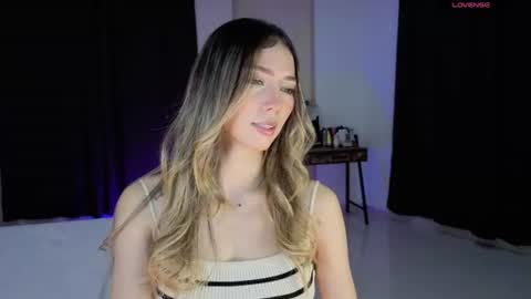 Snapshot of amelieaxie chatting on 06/15/26, 02:47 Isabella online show from 06/15/26, 02:47