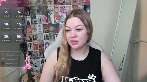 Snapshot of ameliepeach chatting on 05/24/26, 04:17 Amelie online show from 05/24/26, 04:17