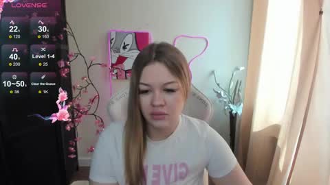 Snapshot of ameliepeach chatting on 05/26/26, 02:29 Amelie online show from 05/26/26, 02:29