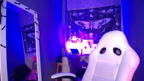 Snapshot of amelierouss chatting on 03/19/26, 04:49 AMELIEROUS .. see you tomorrow kisses online show from 03/19/26, 04:49