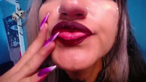 Snapshot of amelierouss chatting on 03/26/26, 01:11 AMELIEROUS .. see you tomorrow kisses online show from 03/26/26, 01:11