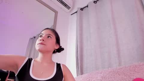 Snapshot of ameliiaa_smith chatting on 12/04/25, 08:50 Amelia online show from 12/04/25, 08:50