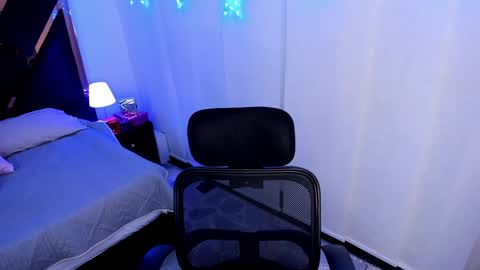 Snapshot of ameliie_saenz chatting on 12/18/24, 08:03 Ameli online show from 12/18/24, 08:03