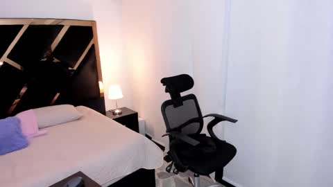 Snapshot of ameliie_saenz chatting on 02/01/25, 07:55 Ameli online show from 02/01/25, 07:55