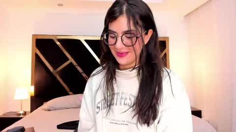 Snapshot of ameliie_saenz chatting on 02/04/25, 10:55 Ameli online show from 02/04/25, 10:55