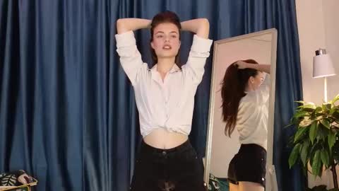 ameliloran_ online show from 10/17/25, 04:26