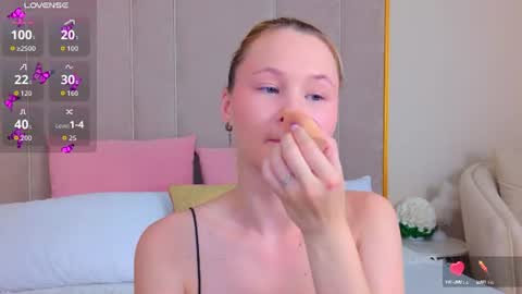 Snapshot of ameliroyse chatting on 06/09/26, 05:13 AmeliRoyse online show from 06/09/26, 05:13