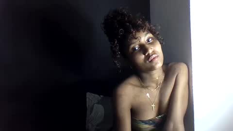 Snapshot of amelisy20005 chatting on 04/21/26, 03:02 amelisy20005 online show from 04/21/26, 03:02