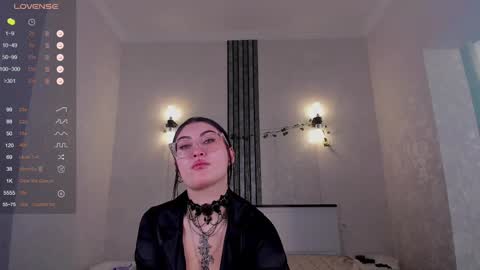Snapshot of ameliya_sun chatting on 02/01/25, 07:05 Aylin online show from 02/01/25, 07:05