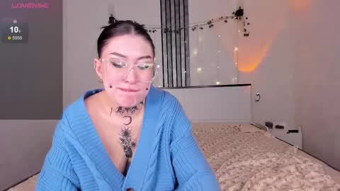 Snapshot of ameliya_sun chatting on 03/03/25, 05:18 Aylin online show from 03/03/25, 05:18