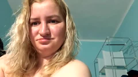 Snapshot of amely12 chatting on 12/02/24, 05:04 amely12 online show from 12/02/24, 05:04