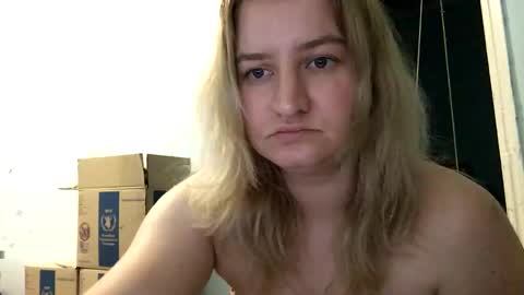 Snapshot of amely12 chatting on 01/04/25, 04:22 amely12 online show from 01/04/25, 04:22