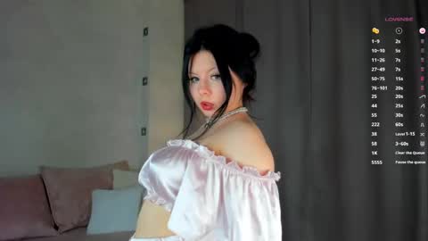 Snapshot of amely_lil chatting on 02/23/25, 01:24 Amely online show from 02/23/25, 01:24