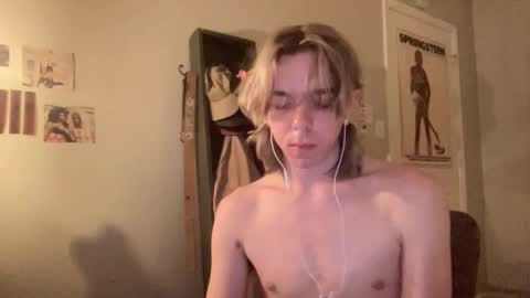 Snapshot of americanclown chatting on 04/26/26, 02:42 americanclown online show from 04/26/26, 02:42