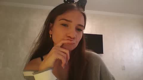 Snapshot of amethystnight_ chatting on 09/22/25, 09:22 Julia  online show from 09/22/25, 09:22