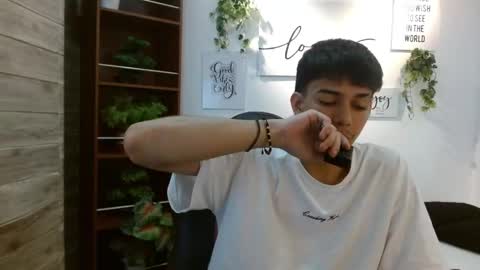 Snapshot of amethystshadow chatting on 04/22/26, 04:04 amethystshadow online show from 04/22/26, 04:04