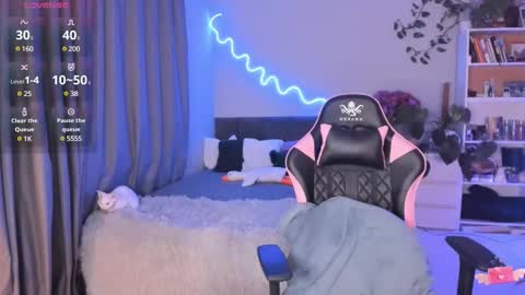 Snapshot of ami_amour_ chatting on 02/17/25, 08:15 Hi-hi I am Kate welcome to my sexy room online show from 02/17/25, 08:15