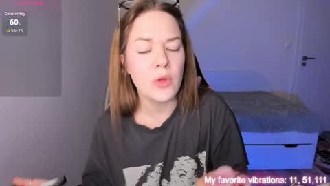 Snapshot of ami_amour_ chatting on 01/08/26, 04:31 Hi-hi I am Kate welcome to my sexy room online show from 01/08/26, 04:31