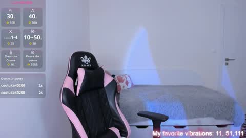Snapshot of ami_amour_ chatting on 03/31/26, 04:18 Hi-hi I am Kate welcome to my sexy room online show from 03/31/26, 04:18