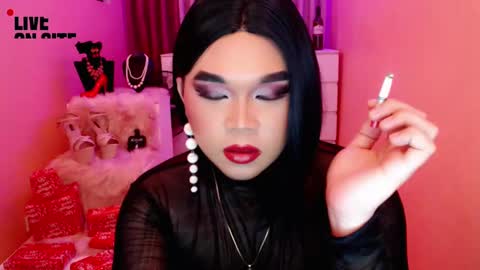 Snapshot of amiadoll chatting on 12/12/24, 04:21 Queen Mireska online show from 12/12/24, 04:21