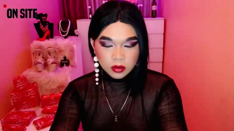 Snapshot of amiadoll chatting on 12/12/24, 07:26 Queen Mireska online show from 12/12/24, 07:26